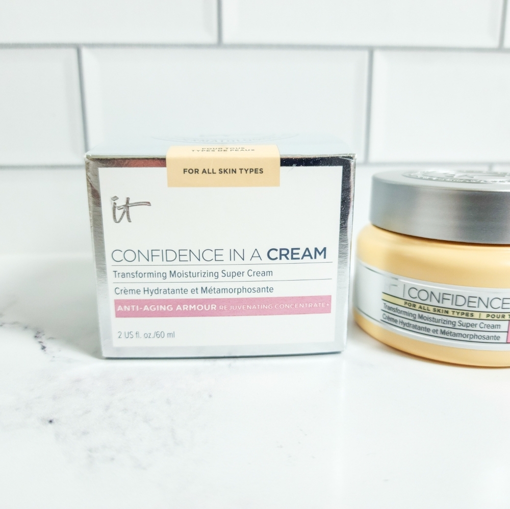 It Cosmetics CONFIDENCE IN A CREAM - Picture 2 of 3